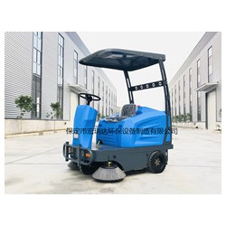 廊坊小型駕駛式掃地車，電動清掃車