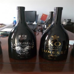 洋酒瓶烤漆廠，洋酒瓶噴漆廠，洋酒瓶噴涂廠，洋酒瓶噴油廠